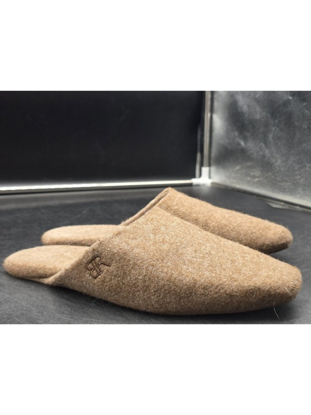 Banana Republic Slippers Shoes Womens Size 7 Beige Felt Mule House Indoor Cozy